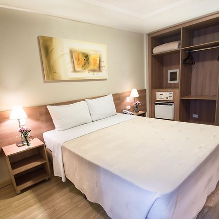 Summit Hotel Monaco Гуарульос Екстериор снимка