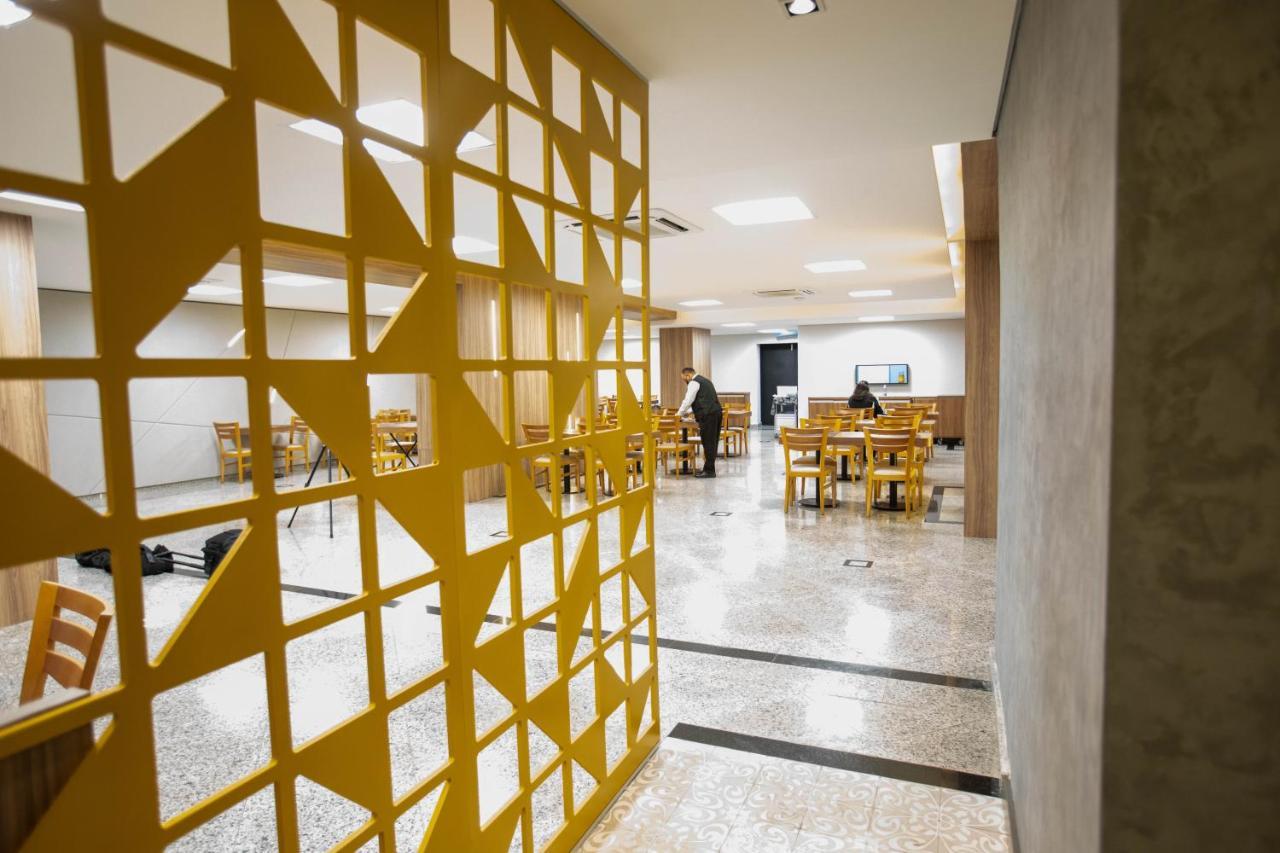 Summit Hotel Monaco Гуарульос Екстериор снимка