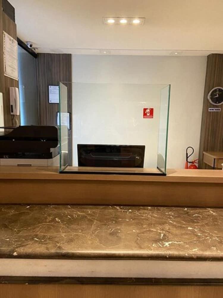 Summit Hotel Monaco Гуарульос Екстериор снимка