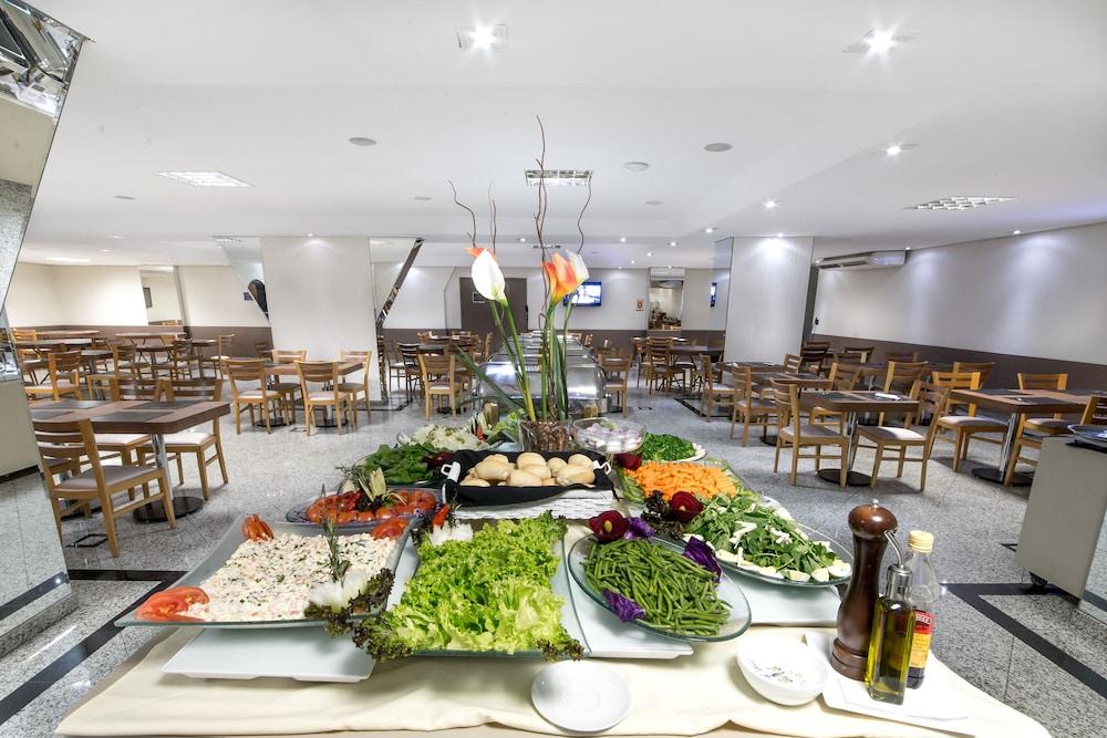 Summit Hotel Monaco Гуарульос Екстериор снимка
