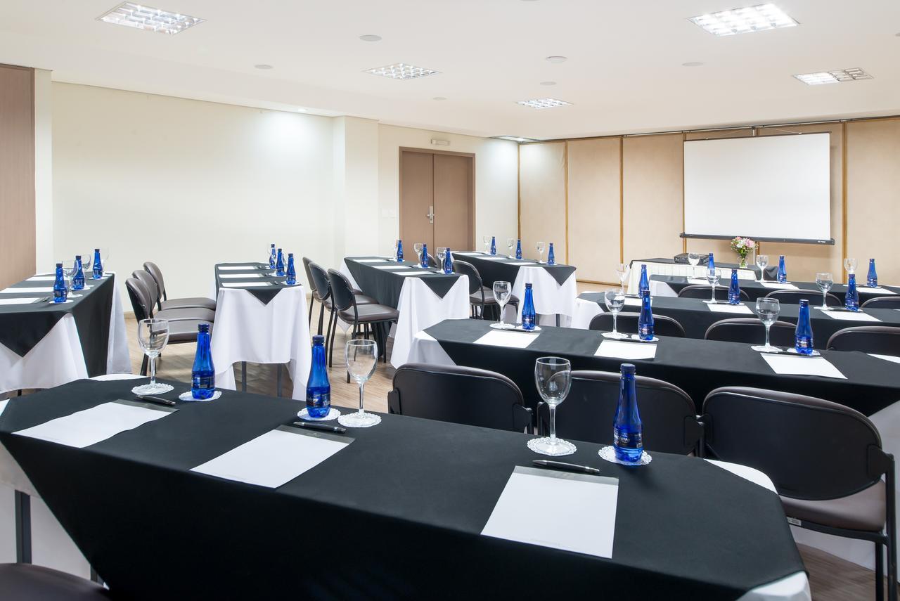 Summit Hotel Monaco Гуарульос Екстериор снимка